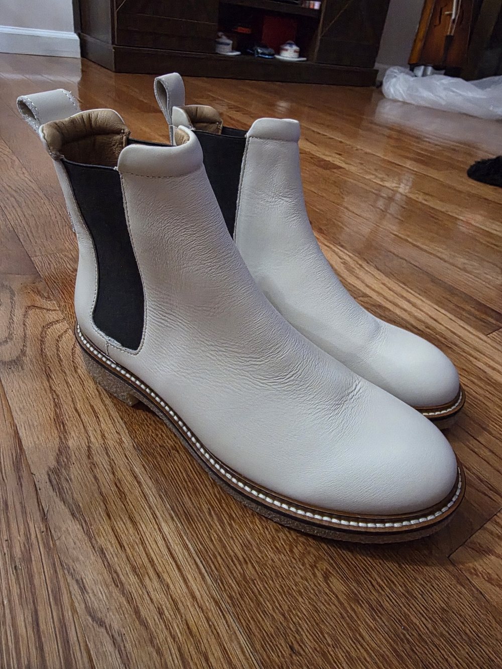Everlane White Leather Chelsea Ankle Boots with Black Elastic